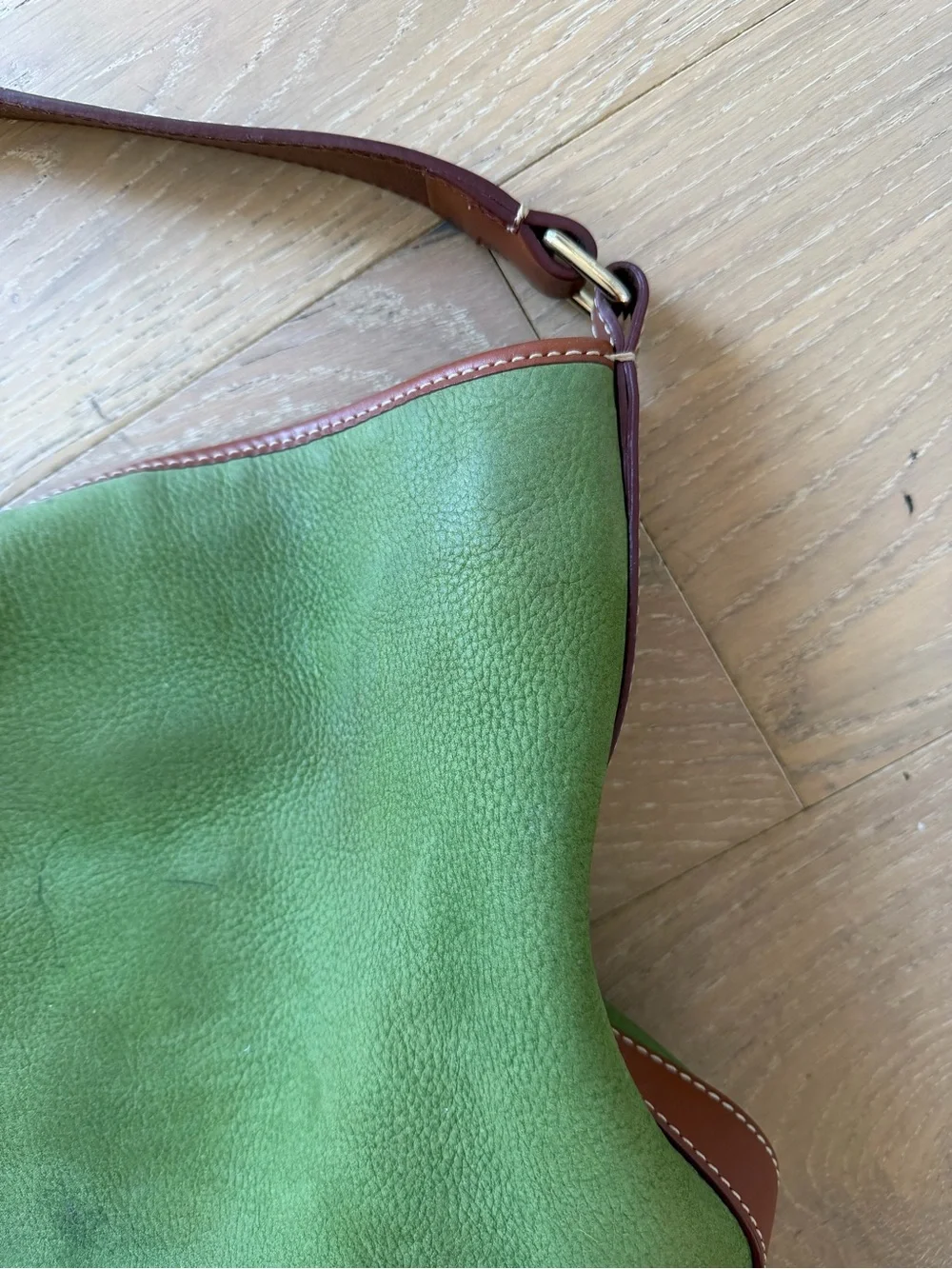 Vintage Dooney & Bourke Green Leather Shoulder Bag w/ Brown Trim and Gold Charm - Picture 9 of 13